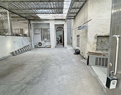 ☀️仁德中正路三段透天住店大坪數四房含大車庫可入籍可租補可寵 - Image 1