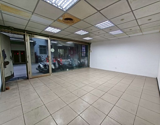📢水碓稀有倉庫店面🤩新生街一樓💥好停車便宜需整理有一房 - Image 2