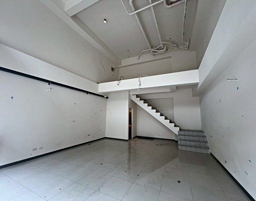 梧棲近新天地全新電梯大樓1樓黃金店月租3萬含管 - Image 1