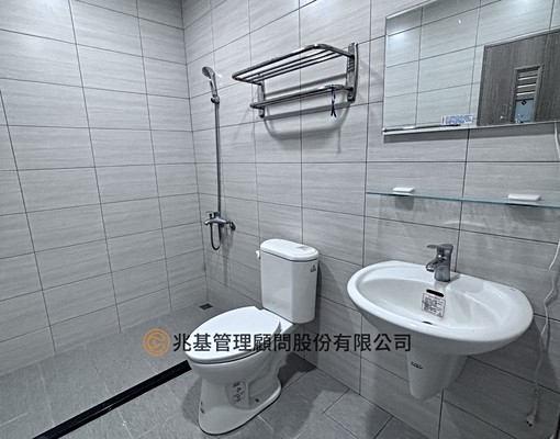 近於建國一路,近大順一路,科工館,全新傢俱及家電透天分租 - Image 2