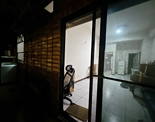 店面&住家&辦公室皆可*近關新路商圈*大坪數 - Image 4