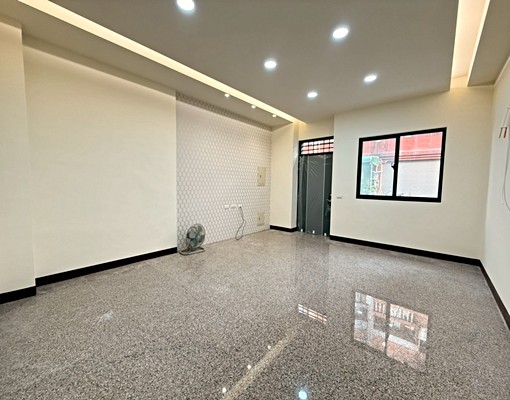 近黃昏市場★全新大四房透天★門口停車★家具電可談★可寵可租補 - Image 4