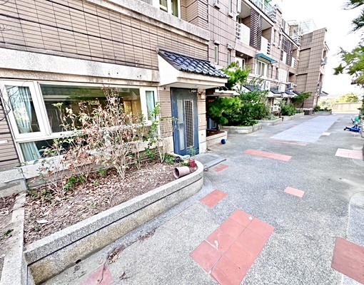 近東海74科學園區🌺整棟別墅五房🌺室內平車 - Image 1