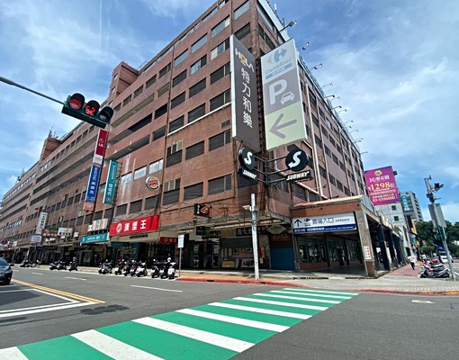 竹北租屋。近家樂福博愛國小可租補整新雅房。含水瓦斯網路限女性 - Image 1