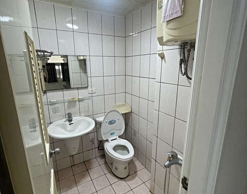 靜宜弘光👑台水台電👑優質陽台大套房 - Image 4