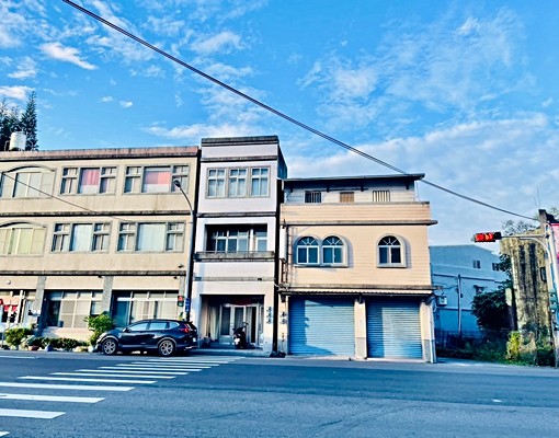 頭城交流道角窗店面 - Image 1
