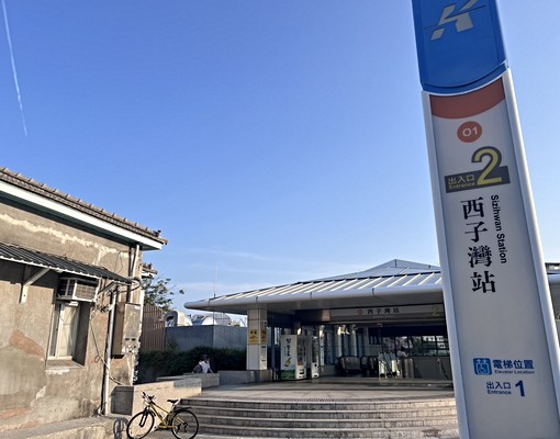 西子灣捷運站海景店住~三角窗廣告醒目 - Image 2