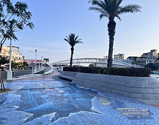 西子灣捷運站海景店住~三角窗廣告醒目 - Image 6