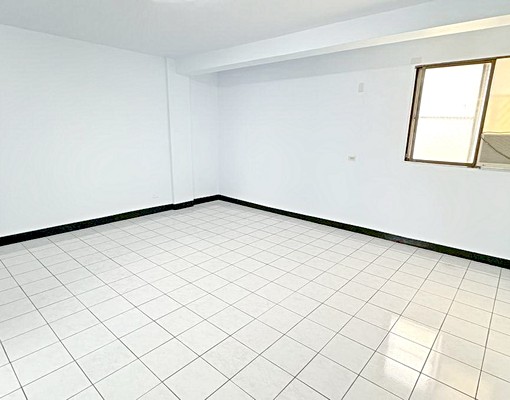 近東橋一路7-11❤全新粉刷-挑高採光大4房❤透天車庫住店 - Image 9
