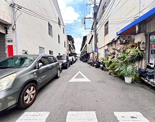 臨計劃道正15米路旁