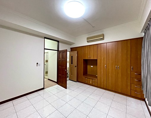 🏠草屯陽光綠地透天|雙車位大四房 - Image 6