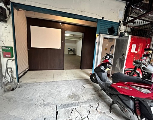 泰山近星巴克活巷面寬好停車一樓★鑫典台灣房屋白小姐 - Image 2
