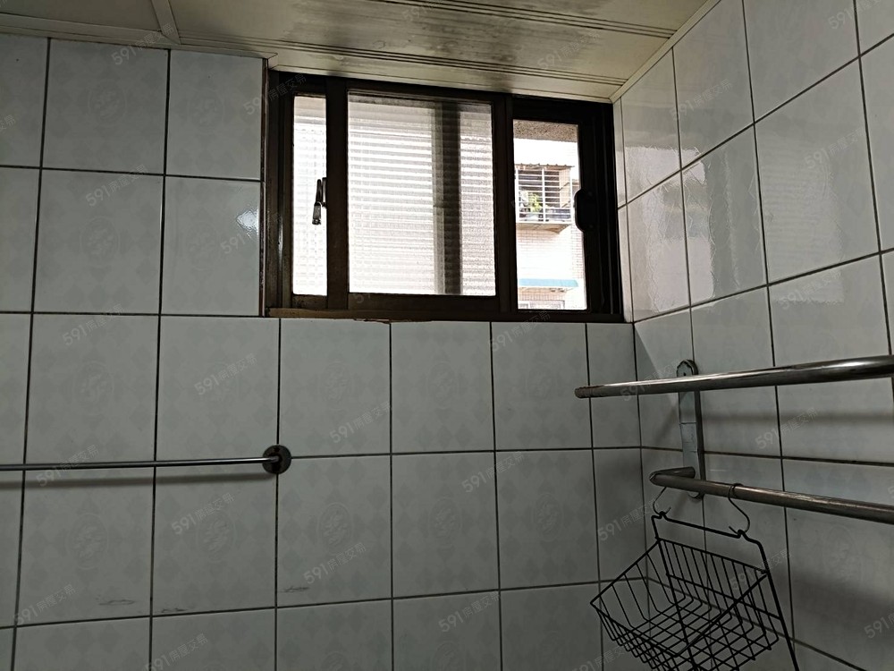 浴室通風佳,有對外窗戶