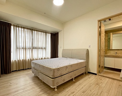 超美正三房含平面車位、家俱家電、管理費全都含一卡皮箱入住沒 - Image 2