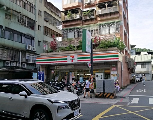 康寧路一段《壹樓》套房 - Image 2
