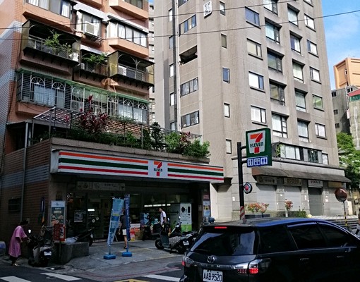 康寧路一段《壹樓》套房 - Image 1