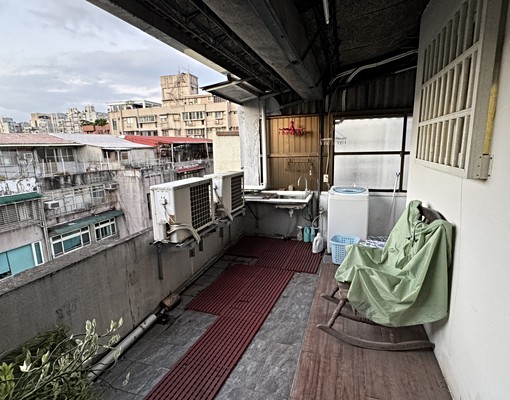 小巨蛋捷運靜巷美套房~限女性☞中信房屋鄭光宇☜ - Image 4