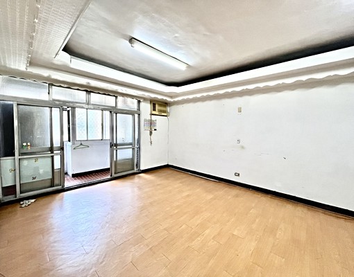 近頂溪站/可養寵/便宜大三房/雙陽台/有採光格局方正 - Image 1