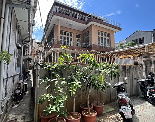 中西區南寧街老宅租地送屋 - Image 1