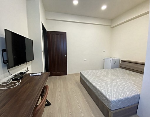 善化市中心輕屋齡4F套房(含平面機車車位) - Image 1