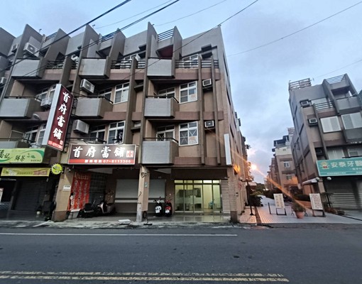 橋頭市中心車庫透天四房店住辦公佳 - Image 2