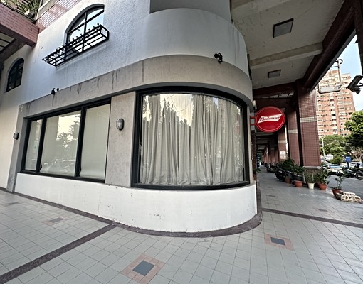 河堤商圈1+2三角窗金店面 - Image 1