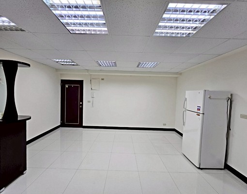 💘三面採光可租補💘發財樓層3改2雙衛浴超大空間💘 - Image 4