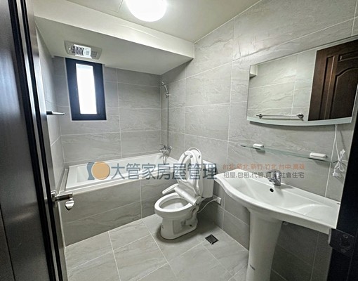 租巨城旁.全新屋況.採光佳.附冷氣 - Image 9