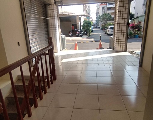 🍍專簽★北區梅豐街店面、住家重新整理好屋況 - Image 1