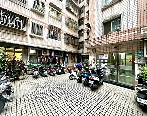 延和路🌸金城路🌸全新裝潢一樓/免爬樓梯/包水費瓦斯 - Image 1