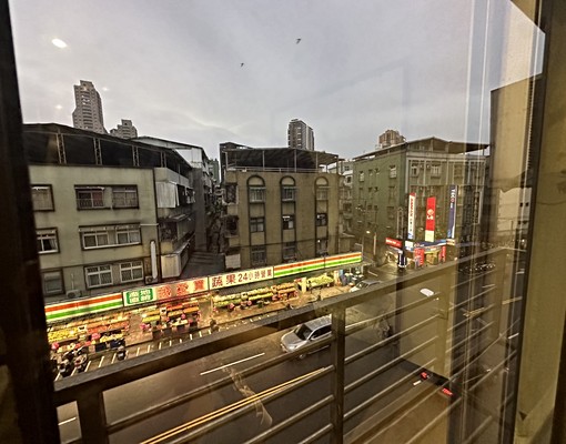 全新裝潢・可辦租捕|近七張站・超優分租套房|屋主自租免仲介費 - Image 10