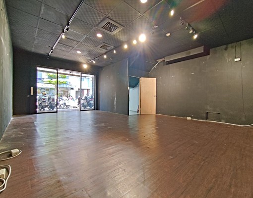 大里市中心中興商圈近8米一樓大面寬黃金店面詳洽承辦 - 591租屋網 - Image 2