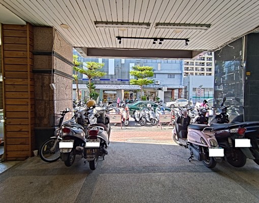 我是承辦大里市中心中興商圈近8米大面寬黃金店面 - Image 7