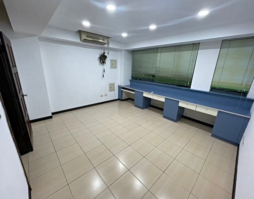 北屯區崇德九路🔥社區別墅4房2廳3衛4陽台+平車🚗可營登 - Image 3