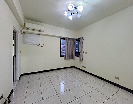 文心秀泰旁大三房加車位(室内31.44)坪 - Image 5