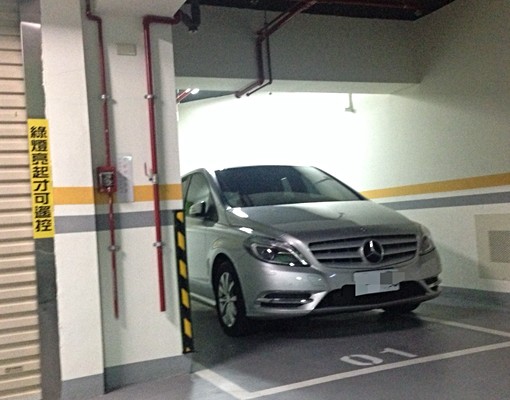 六張犁站旁室內平面停車位很大可停大車可放雜物 - Image 1