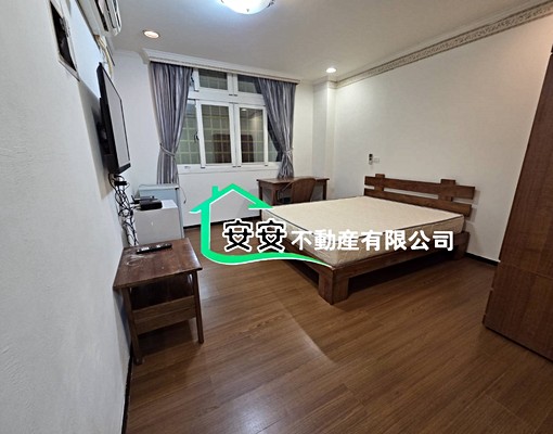 §光華區質木地板原木家具優質套房§ - Image 1