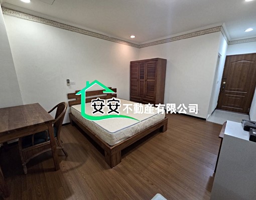 §光華區質木地板原木家具優質套房§ - Image 2