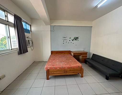 金山街前段採光好大坪數套房 - Image 3