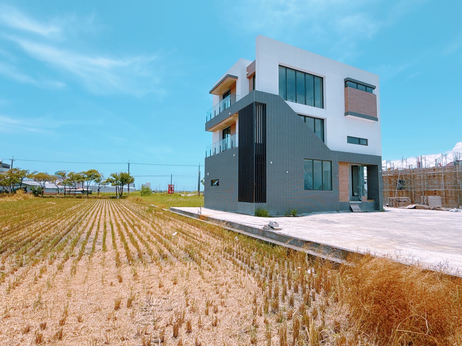 壯圍近交流道全新五套房電梯雙面路農舍~麟麟