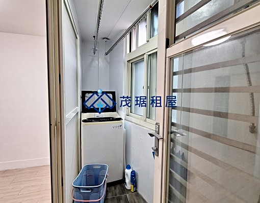 可租補,2房,陽台,浴缸,傢俱電齊全 - Image 6