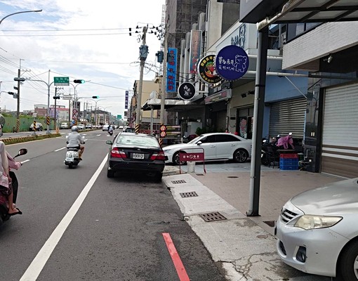 果菜市場旁全新超大店王(140坪有電梯)(市場大門口斜對面) - Image 3