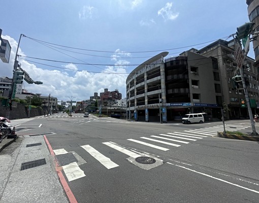 淡水老街、捷運電梯大套房+車位~有陽台、view、可租補 - Image 2