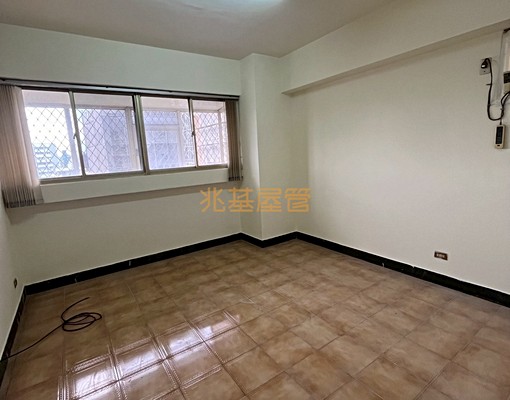 兆基🏡和平東路一段稀有四房👍� - Image 2
