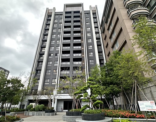工作室招待所首選~有保留1間會議室,有露臺含1車位,附近好停 - Image 1