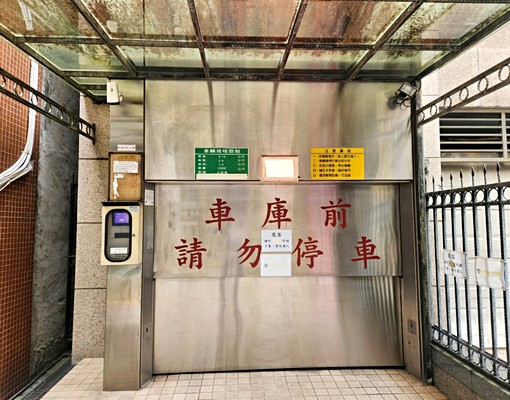 科技捷運站正後方，超便宜車位喔!!一個月只要3500喔!!! - Image 3