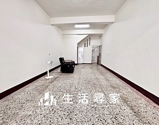 近勝利夜市#整棟透天6房3衛#可神明廳#可當店面#門前可停車 - Image 1