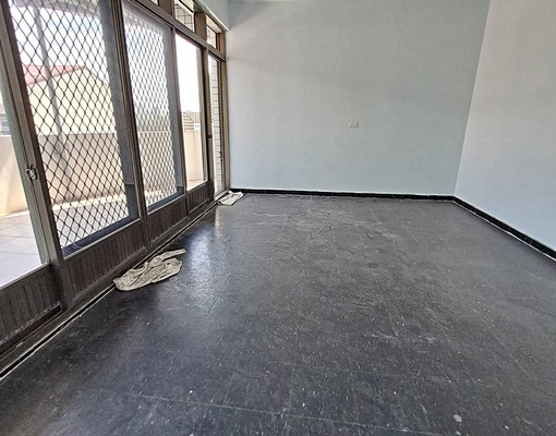 大灣△角窗透天大辦公室兼住家整層50坪 - Image 2