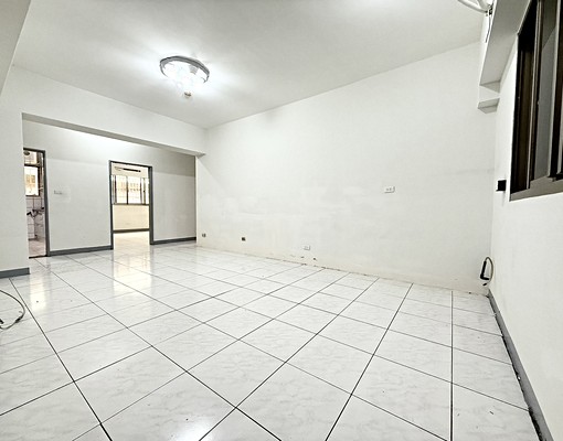 ★明志路三段電梯華廈一樓★免收服務費★可申請租金補助★可入籍 - Image 2
