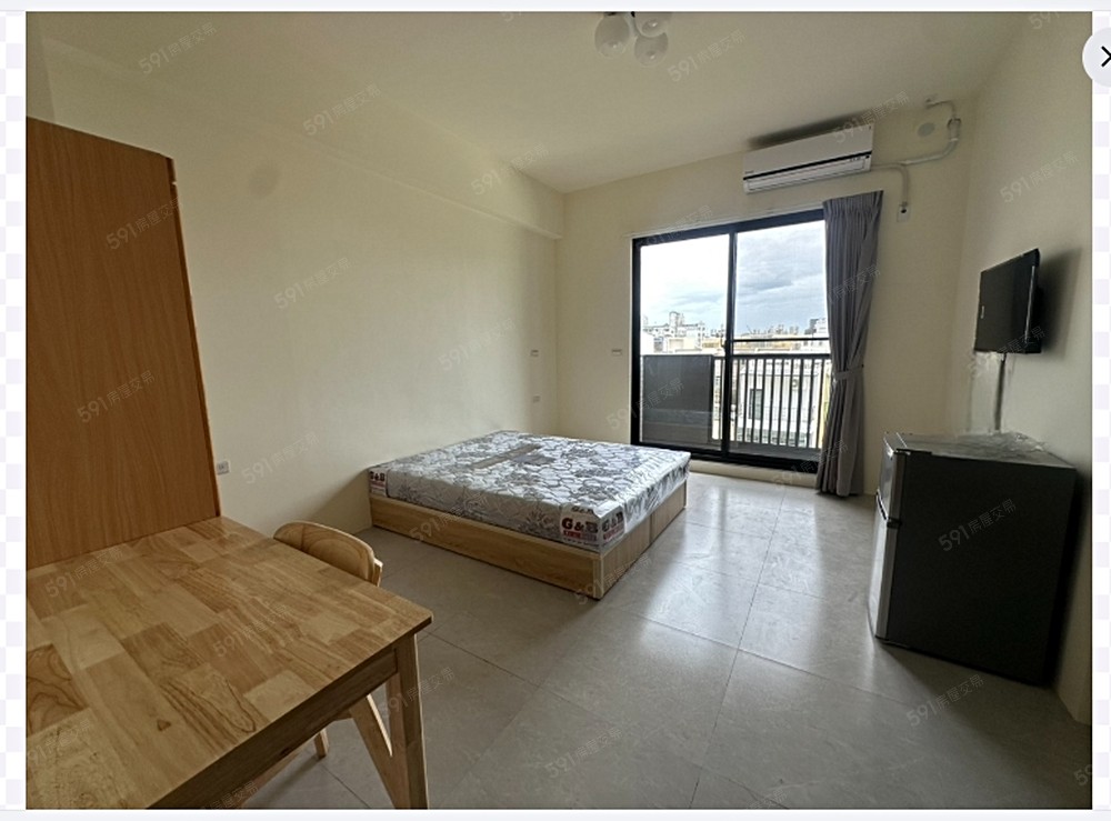 陽台套房,全新大全配,一卡皮箱及入住